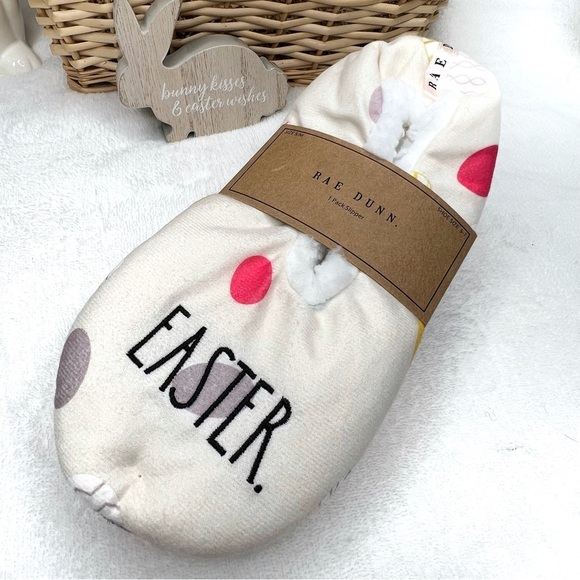 Rae Dunn NEW EASTER Egg Faux Sherpa Slippers Cream Small Medium S M 5 7 NWT - Picture 1 of 17